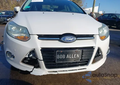 2012 Ford Focus Titanium z USA, uszkodzony, nr VIN 1FAHP3J20CL102648